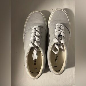 Tom’s Grey Sneakers